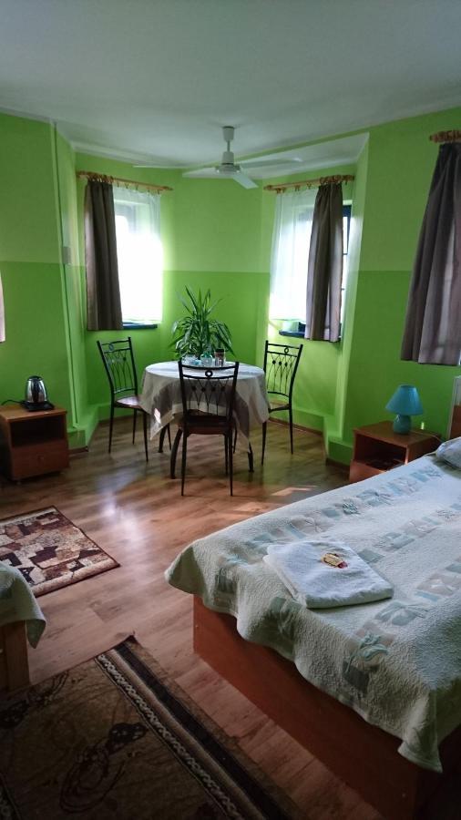 Hotelik Warmia -Pensjonat, Hostel Lidzbark Warmiński Exterior foto