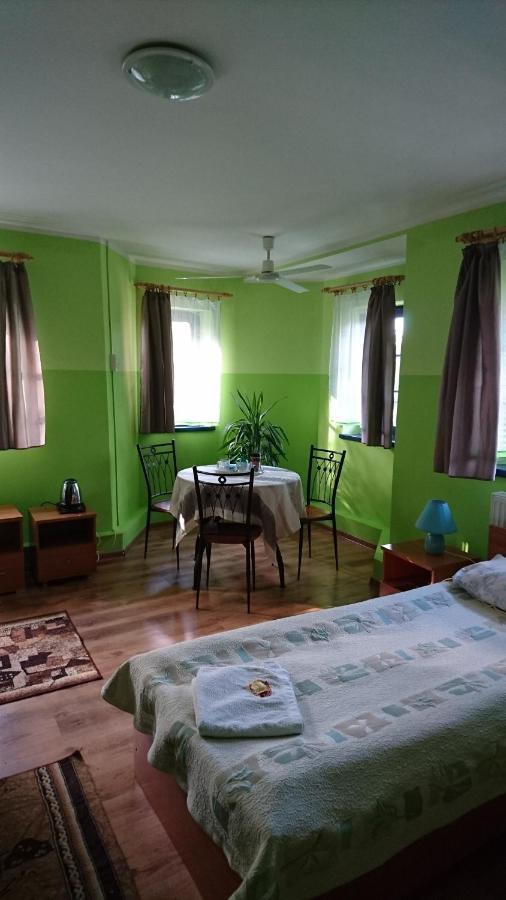 Hotelik Warmia -Pensjonat, Hostel Lidzbark Warmiński Exterior foto